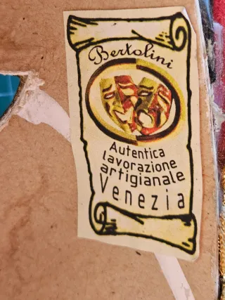 Máscara Veneciana Joker Dorada y Morada