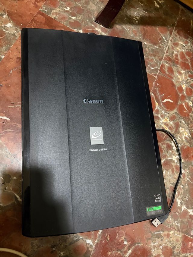 Escáner Canon CanoScan LIDE 100