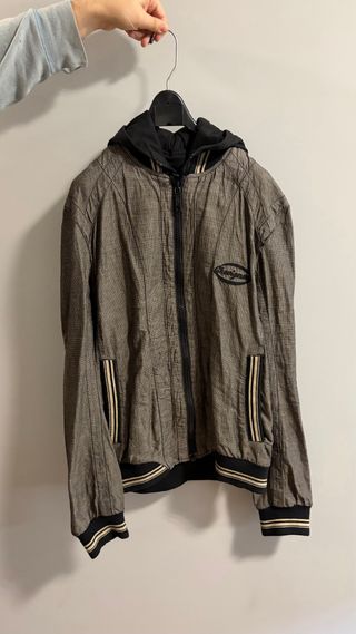 Chaqueta Chevignon con capucha