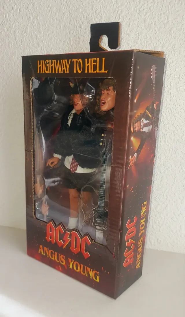 ANGUS YOUNG AC/DC FIGURA EN CAJA NECA HIGHWAY HELL