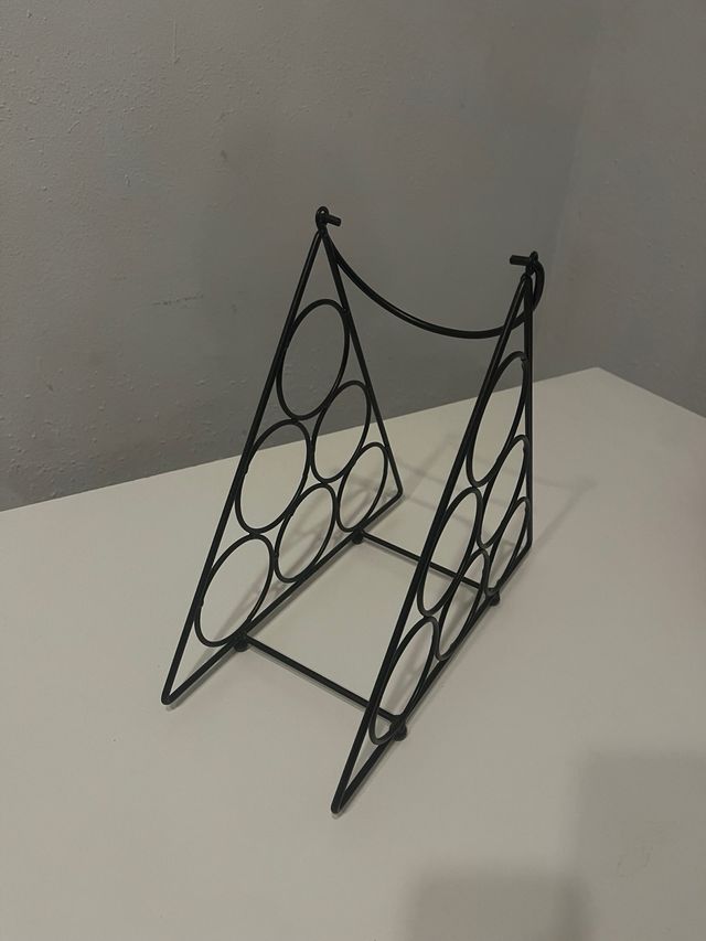 Botellero de metal negro