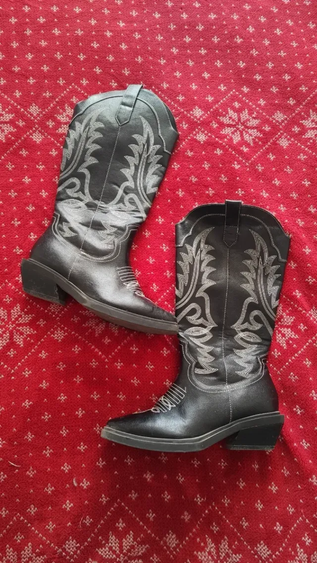 Botas cowboy negras bordadas