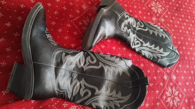 Botas cowboy negras bordadas