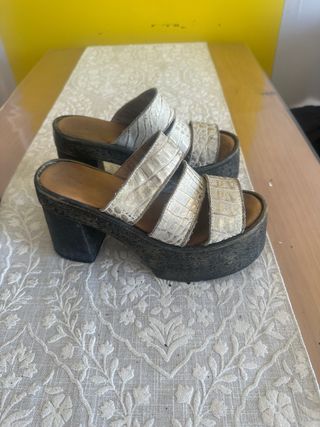 Sandalias Plataforma Doradas y Blancas