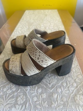 Sandalias Plataforma Doradas y Blancas