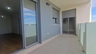 Se alquila piso en Residencial Ronda Norte.