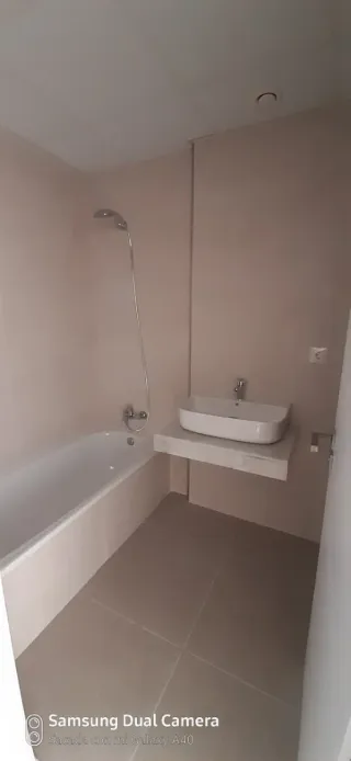 Se alquila piso en Residencial Ronda Norte.