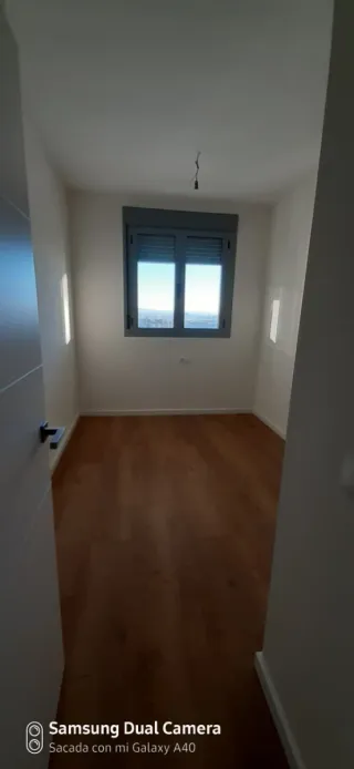 Se alquila piso en Residencial Ronda Norte.