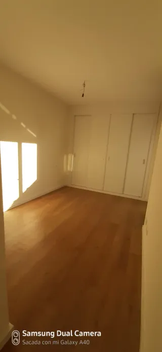 Se alquila piso en Residencial Ronda Norte.