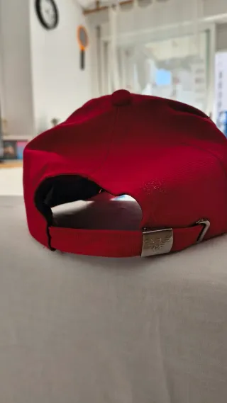 Gorra Giorgio Armani Roja y Negra