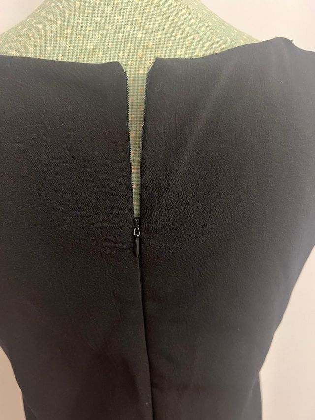 Vestido de fiesta encaje y plumas