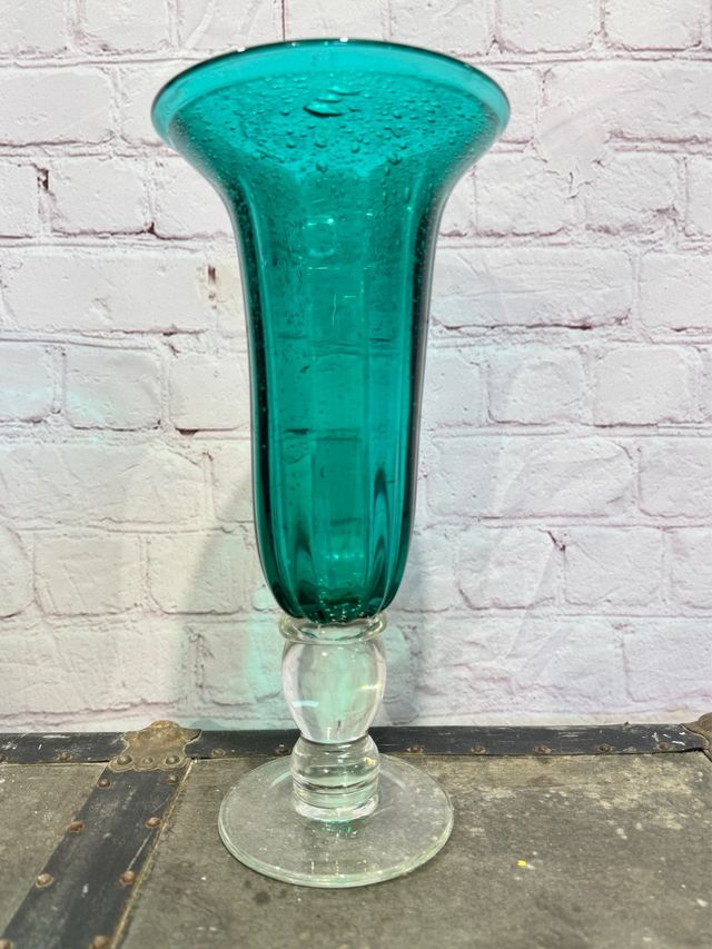 Antico vaso in vetro soffiato