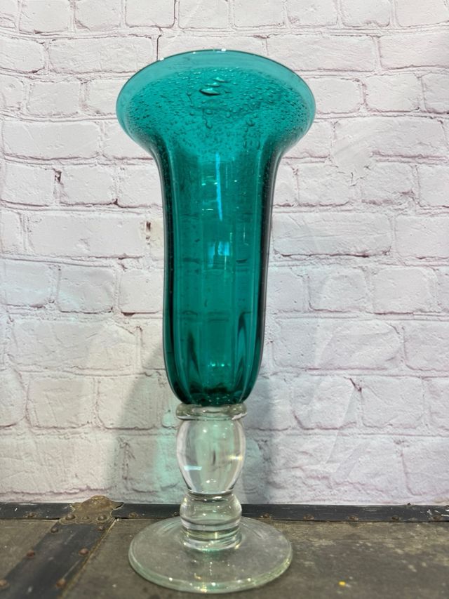 Antico vaso in vetro soffiato