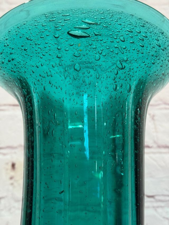 Antico vaso in vetro soffiato