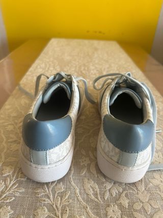 Zapatillas Michael Kors Blancas y Azules