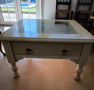 Tavolo da centro in legno con vetro