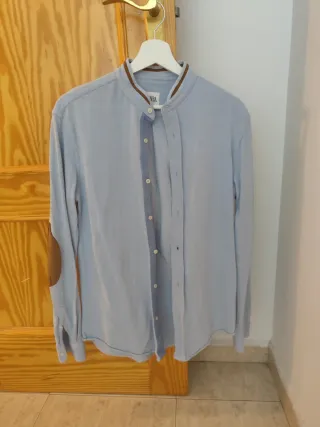 Camisa Zara azul con coderas