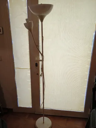 Lámpara de pie Ikea blanca