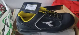 Zapatos seguridad Diadora negros y amarillos