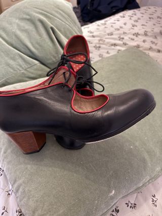 Zapatos Roberto Garrudo Negros Cómodos