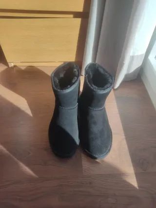 Botas UGG Classic Mini Negras. Talla 42