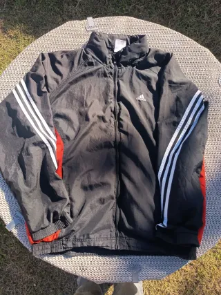 Chaqueta Adidas Negra y Roja