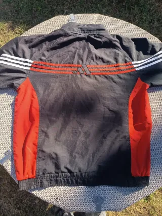 Chaqueta Adidas Negra y Roja
