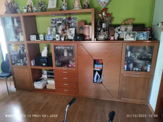 Mueble de comedor madera y cristal