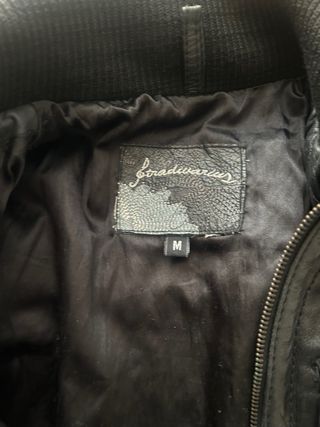 Cazadora de piel negra