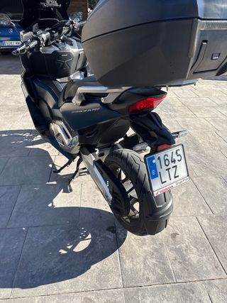 Honda Forza 750 - Pocos km y extras