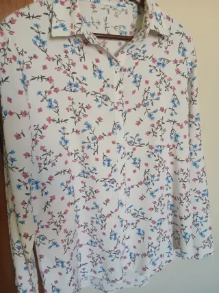 Blusa floral blanca