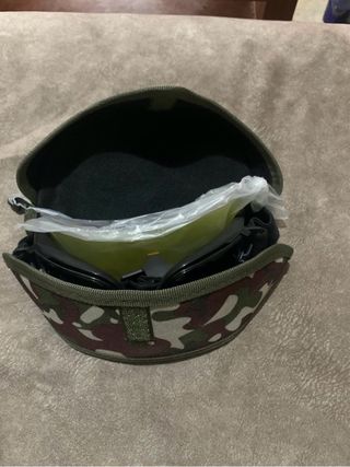 Ropa y accesorios para airsoft completo.