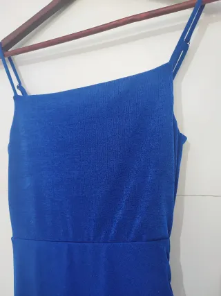 Vestido largo azul con drapeado