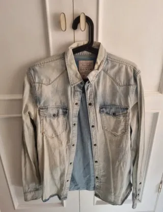 Camisa vaquera Bershka azul y blanca Talla M