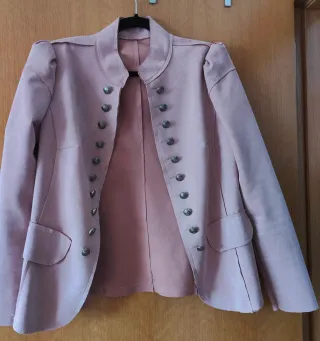 Chaqueta blazer rosa corte militar