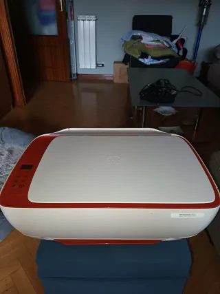 Impresora HP Blanca y Roja