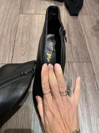 Stivaletti neri punta a punta con tacco