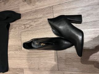 Stivaletti neri punta a punta con tacco