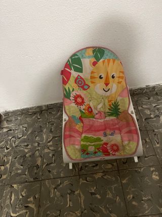 Mecedora de bebé con diseño de animales