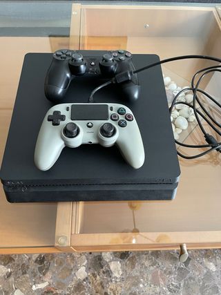 PS4 Negra + Mando Original + Mando Cable de regalo