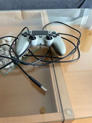 PS4 Negra + Mando Original + Mando Cable de regalo