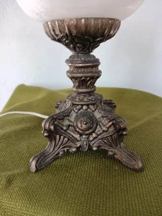 Lampara de mesa pequeña metal y cristal