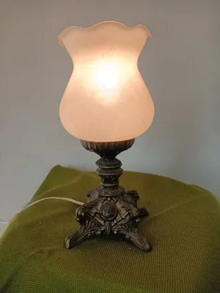 Lampara de mesa pequeña metal y cristal