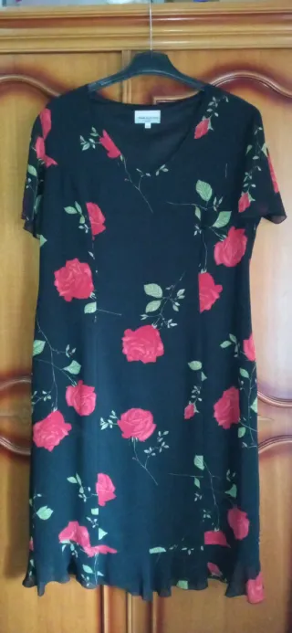 Vestido floral negro y rojo