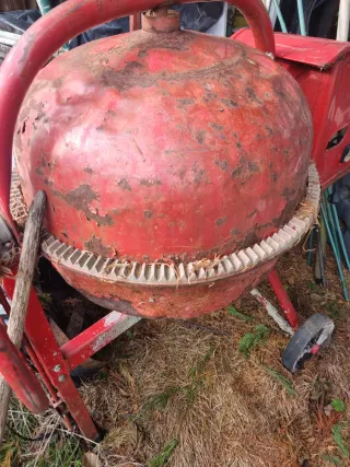 Hormigonera Eléctrica Roja