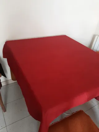 Tavolo lungo rosso_ granato.