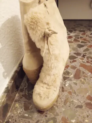 Botas beige con pelo