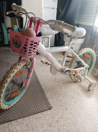 Bicicleta niña rosa y blanca
