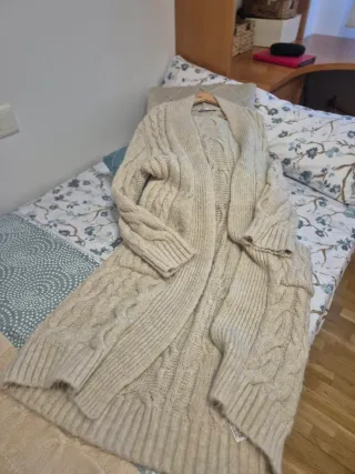 Chaqueta larga Zara beige talla única