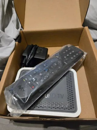 4 Desco UHD 4K Movistar con Mando Vocal